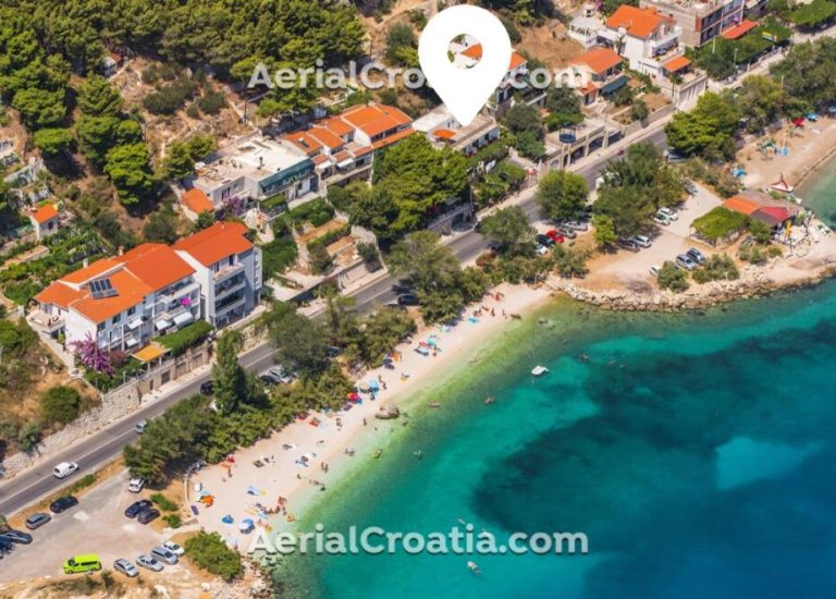 Apartments Dijana (1 road to the beach)